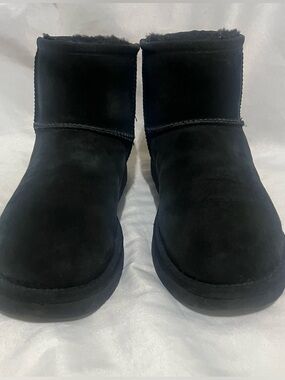 Classic Short Black Uggs